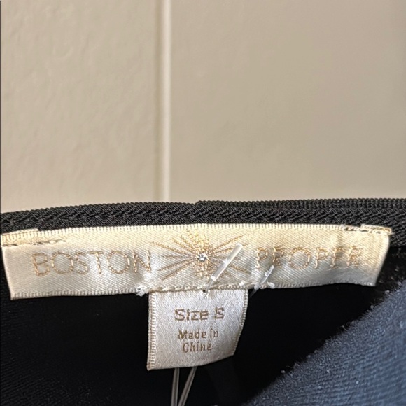 Boston Proper Women’s Small Black Gold Zippered 3/4 Sleeve Blouse - Picture 2 of 5